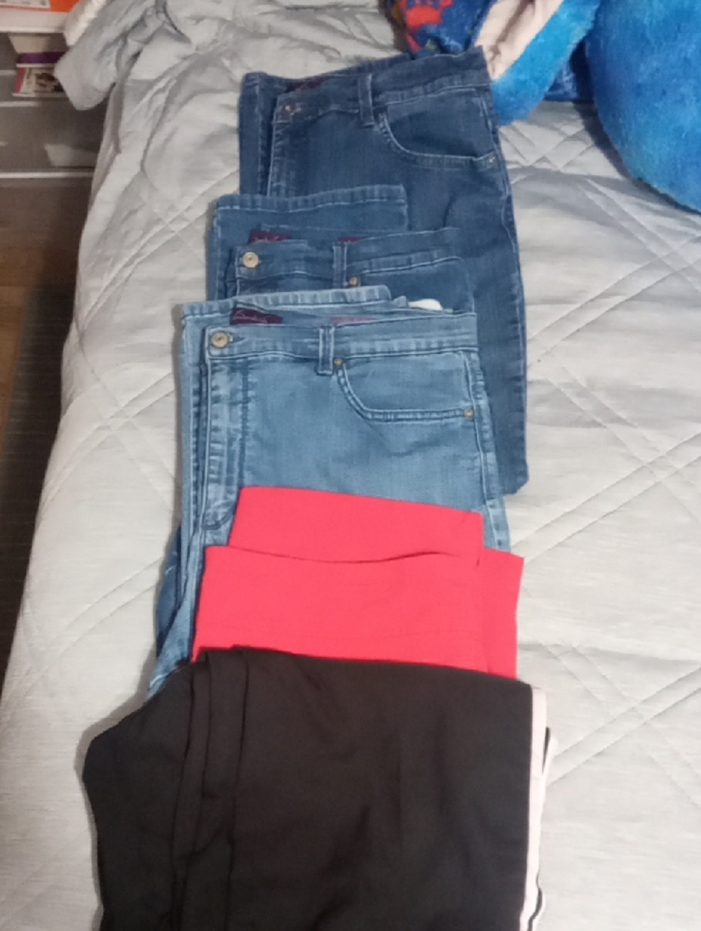 Women's Jeans And Capri Sz 16